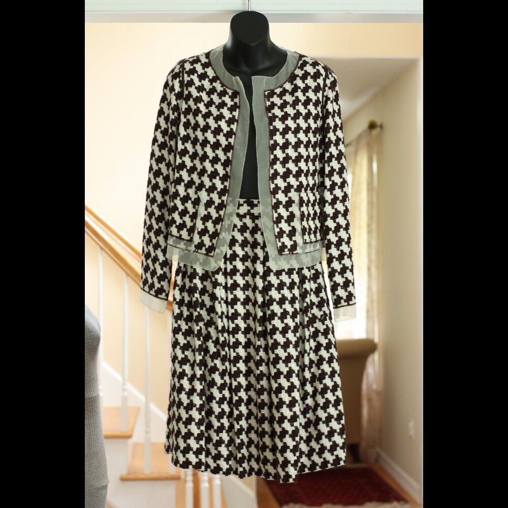 EPISODE Black and White Two-Piece Skirt Suit